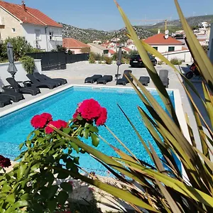 Barbara & Zoran With Heated Swimming Pool Seget Vranjica